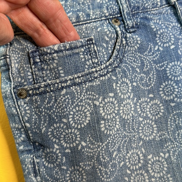 Aeropostale Shorty Size 5/6 Side Slit Denim Stenciled Cutoffs - Picture 13 of 13